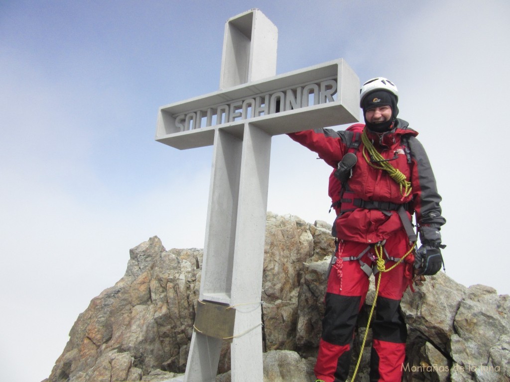 Joaquín en la cima del Finsteraarhorn, 4.274 mts.